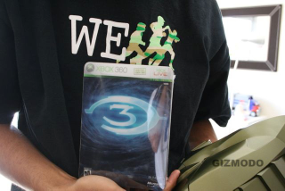 Illustration for article titled Halo 3 Xbox 360 Swag Bag is Incredible (Unbagging Shots and Video)